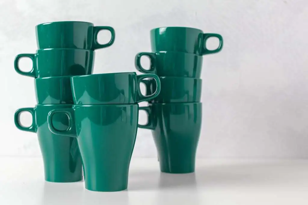 coffee-cups-table_93675-130857