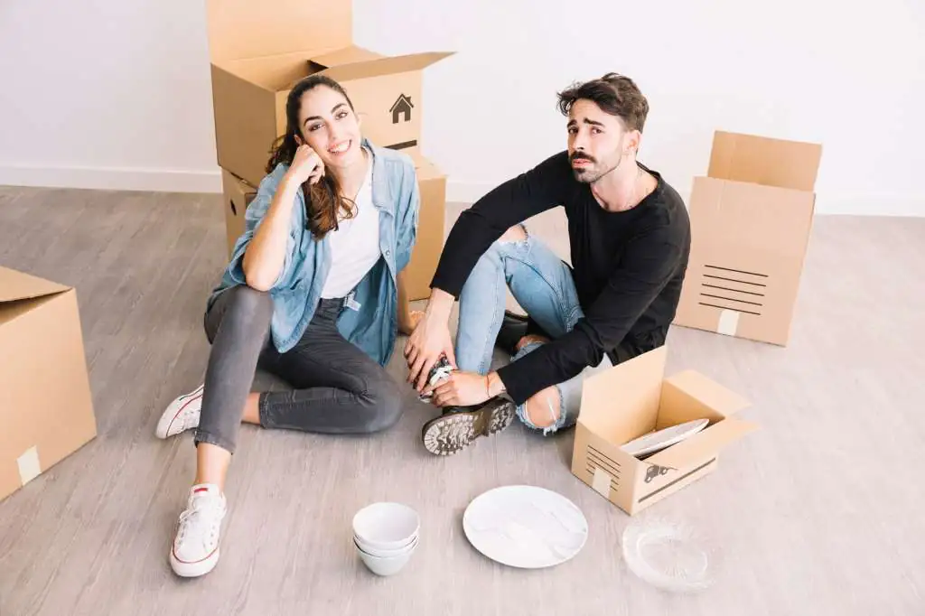 couple-new-flat_23-2147703555