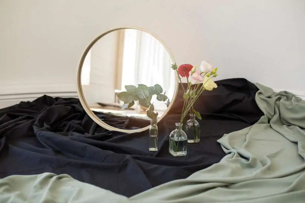 creative-mirror-background-with-flower_23-2149704379