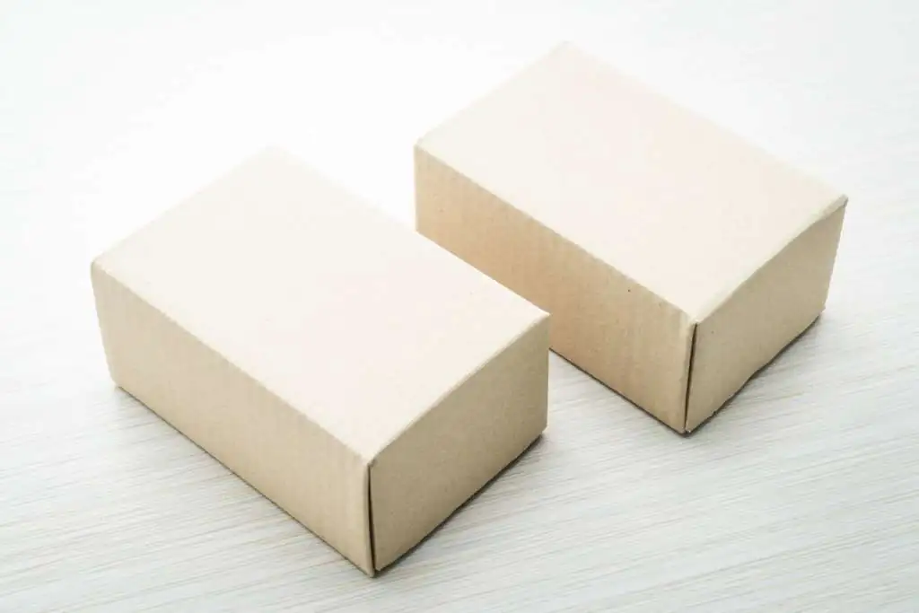 How to Pack Necklaces for Moving Without Tangles-3 brown-box-mock-up_74190-5531